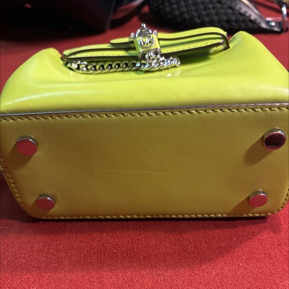 NWOT Michael Kors Mercer Neon Green Satchel - Picture 3 of 8